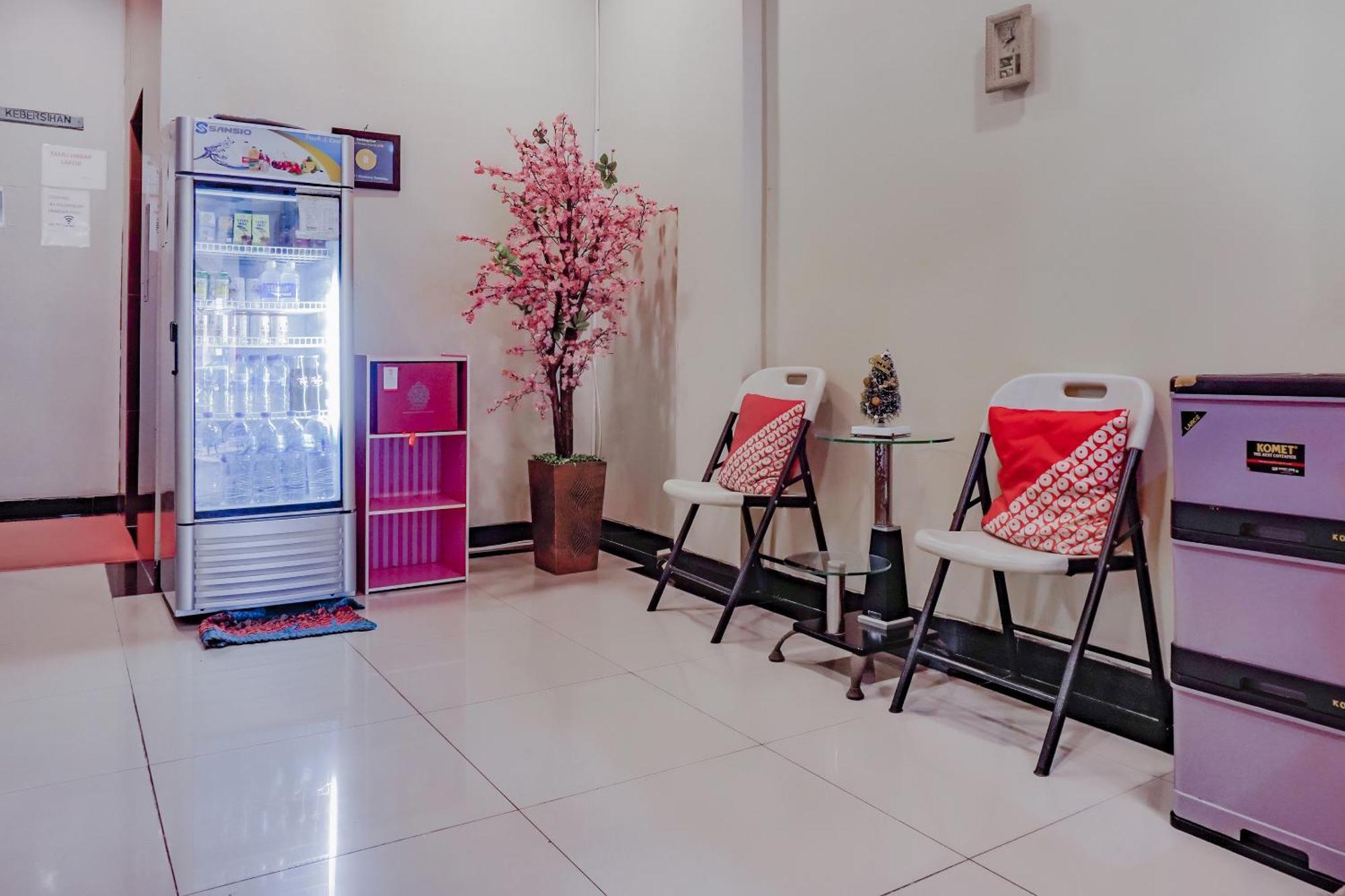 Oyo 117 Blueberry Homestay Jakarta Exteriör bild