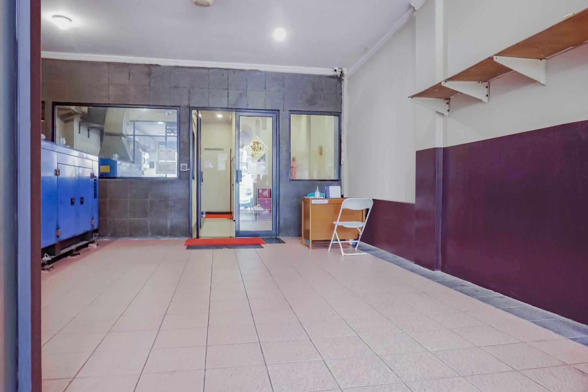 Oyo 117 Blueberry Homestay Jakarta Exteriör bild
