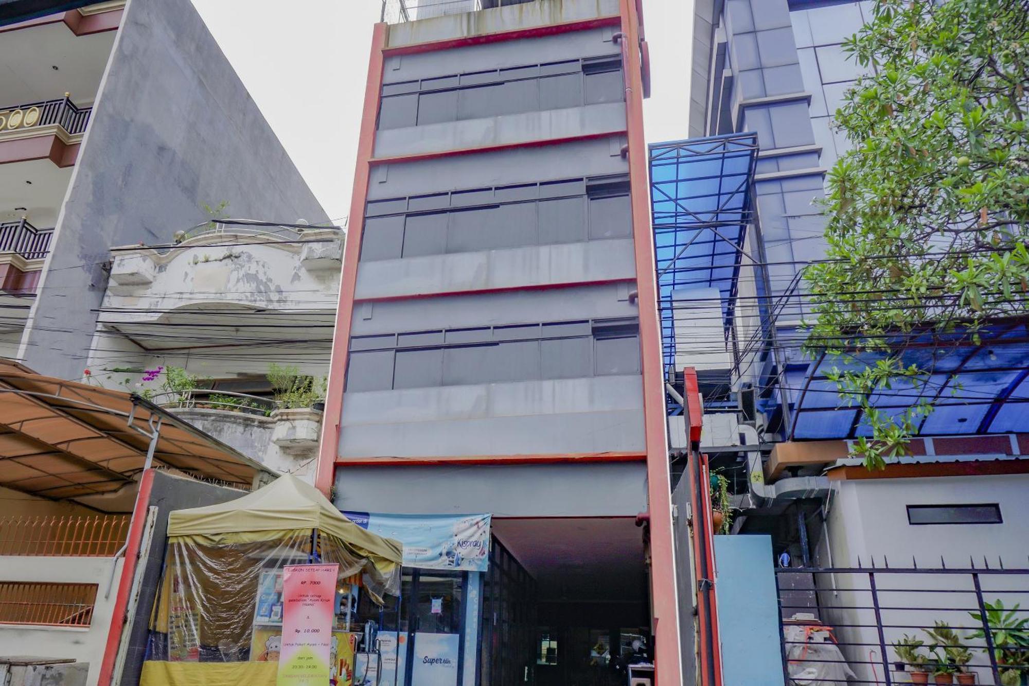 Oyo 117 Blueberry Homestay Jakarta Exteriör bild